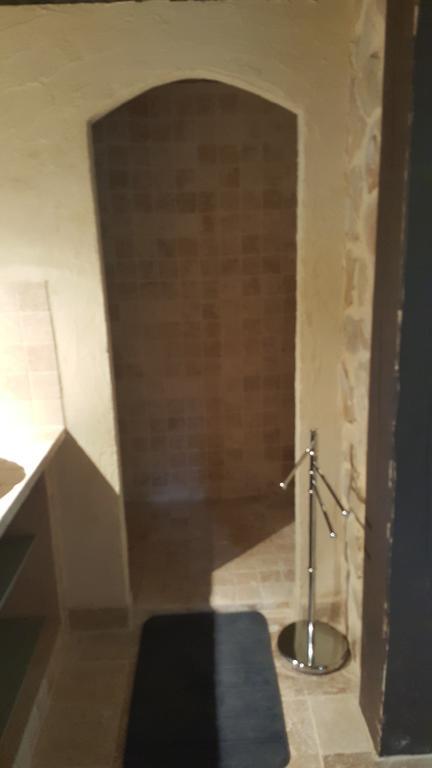 Le Donjon Des Combes Et Son Spa ฟายองซ์ ห้อง รูปภาพ