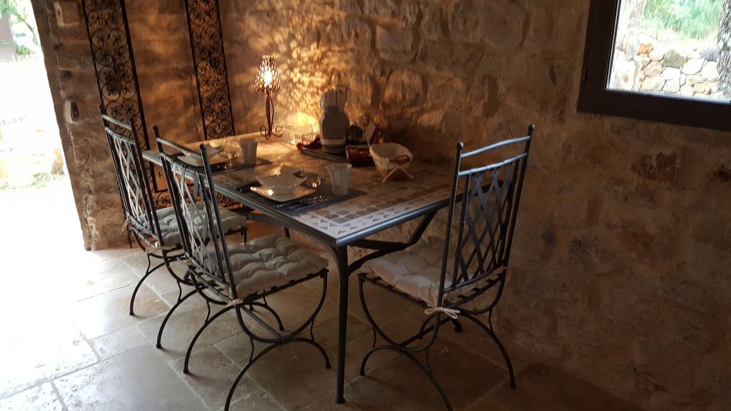 Le Donjon Des Combes Et Son Spa ฟายองซ์ ห้อง รูปภาพ