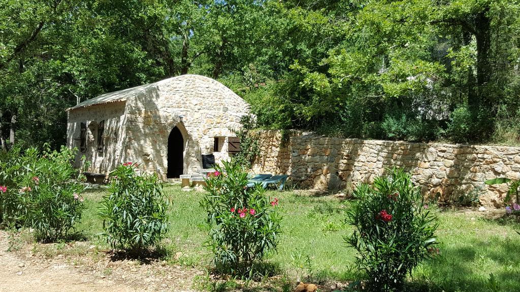 Le Donjon Des Combes Et Son Spa ฟายองซ์ ภายนอก รูปภาพ