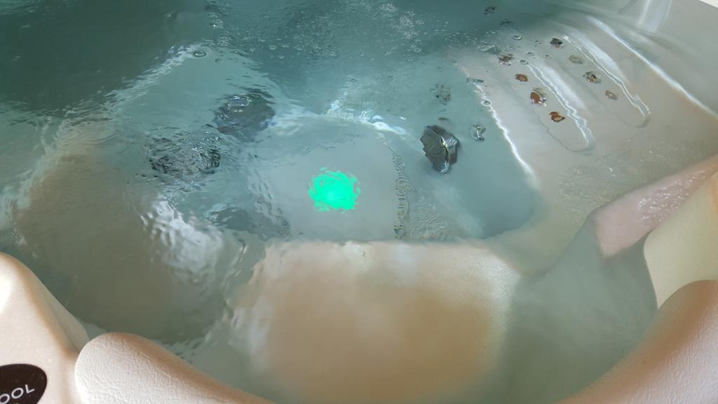 Le Donjon Des Combes Et Son Spa ฟายองซ์ ภายนอก รูปภาพ