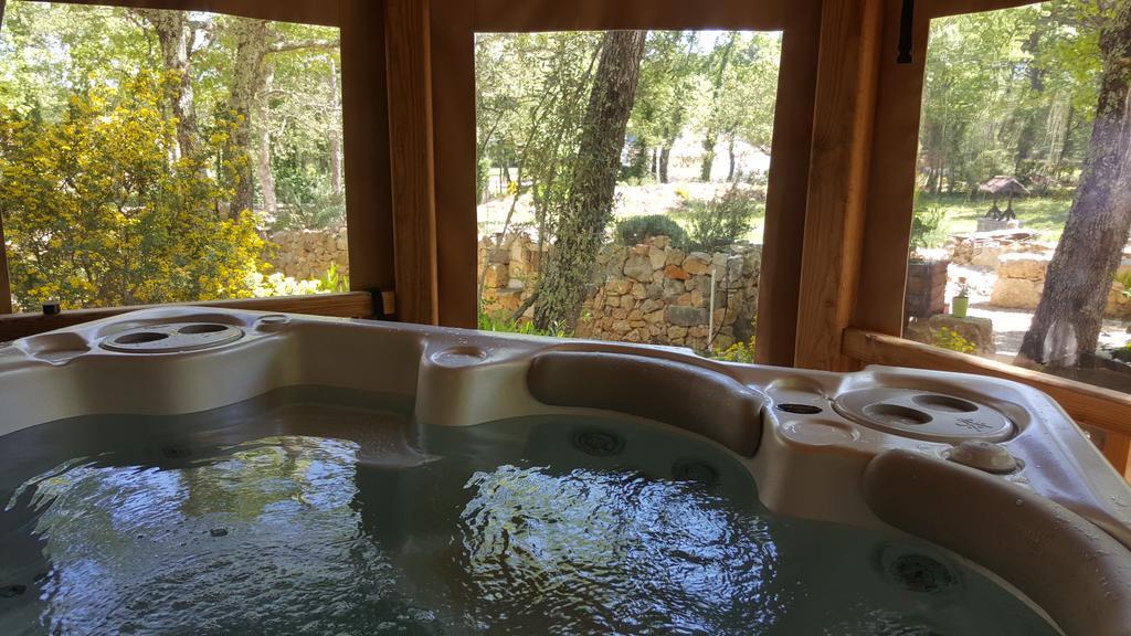 Le Donjon Des Combes Et Son Spa ฟายองซ์ ภายนอก รูปภาพ