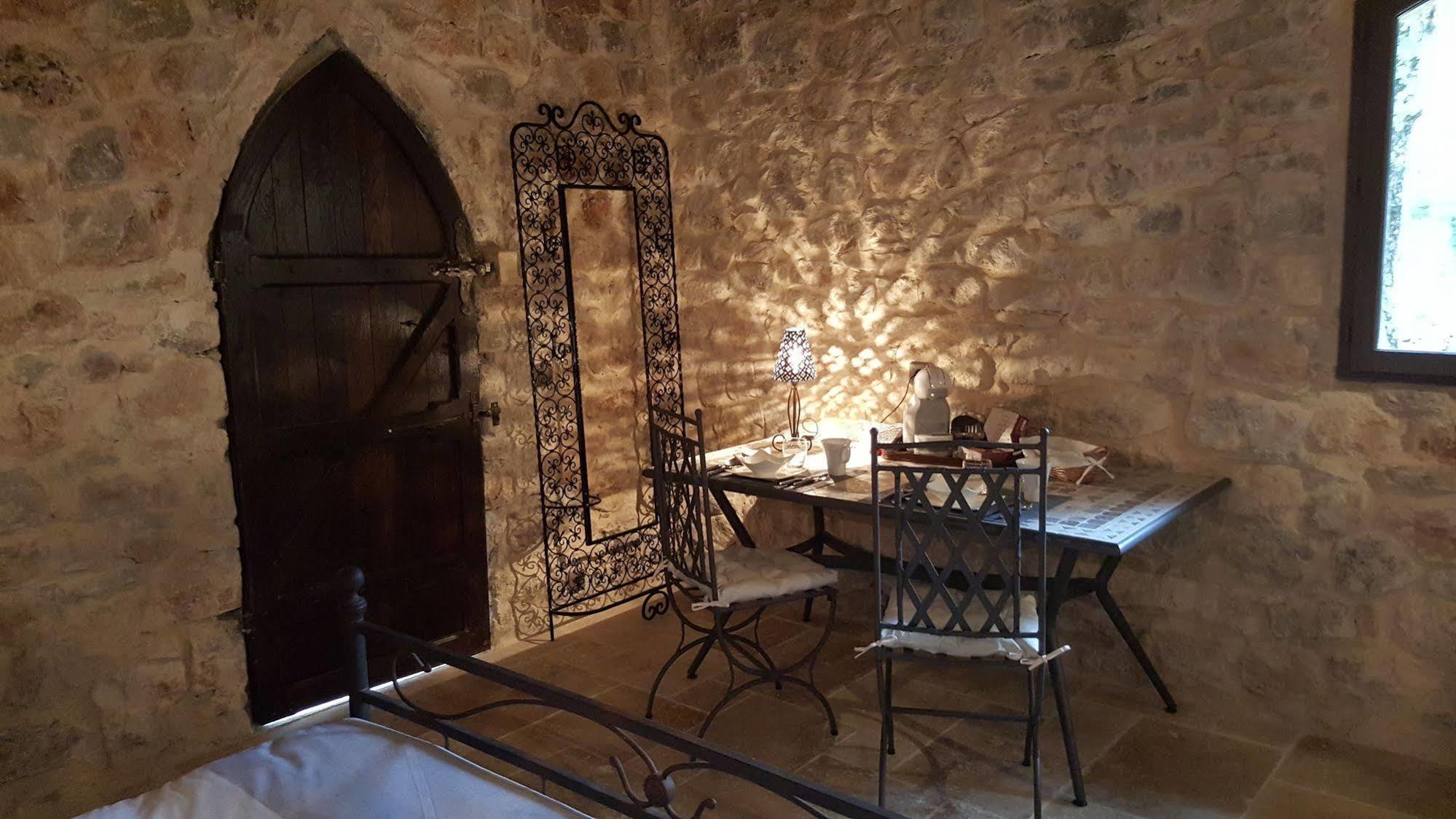 Le Donjon Des Combes Et Son Spa ฟายองซ์ ภายนอก รูปภาพ
