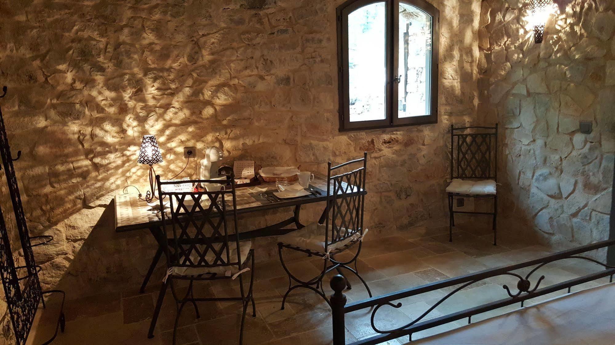 Le Donjon Des Combes Et Son Spa ฟายองซ์ ภายนอก รูปภาพ