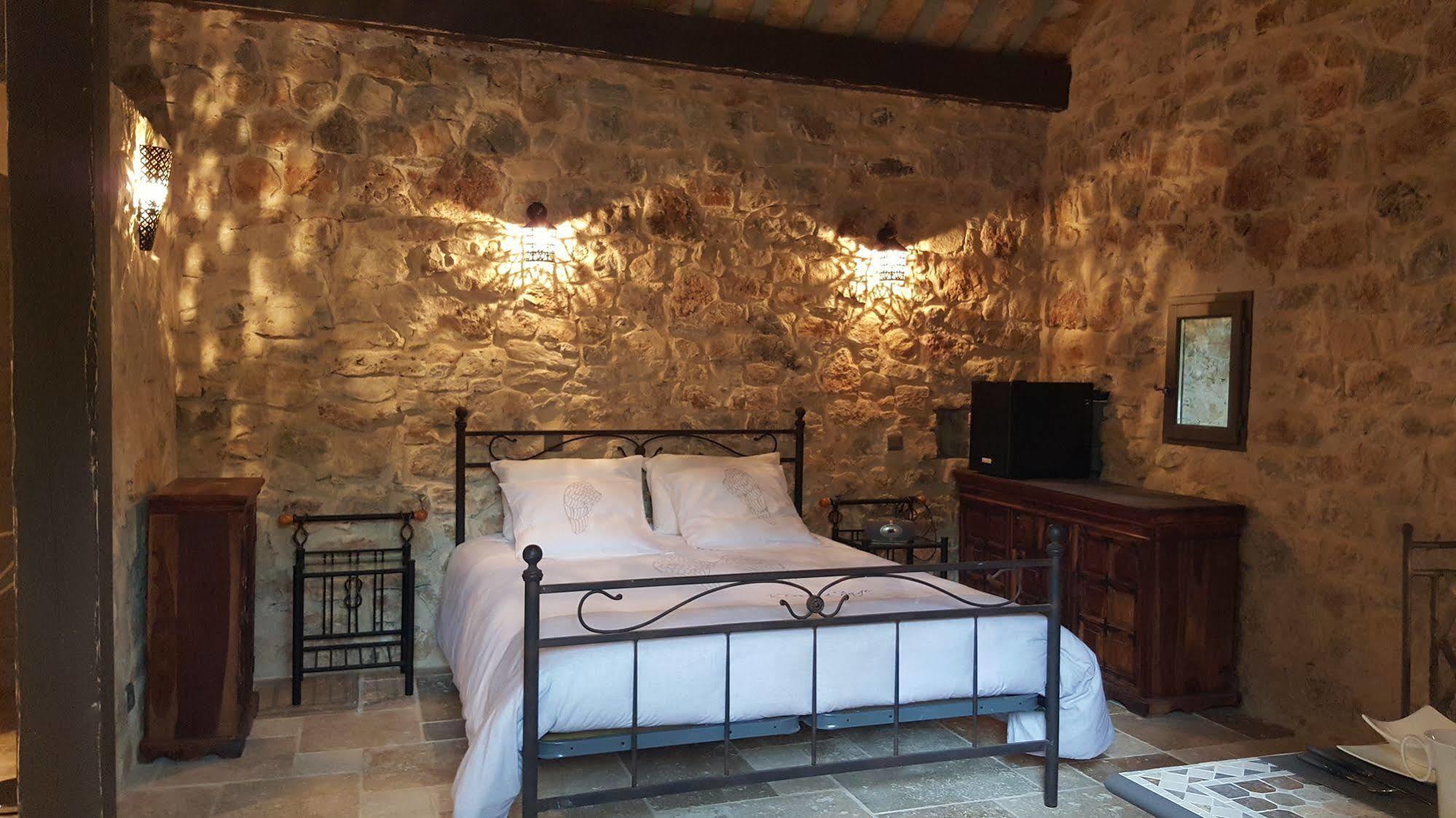 Le Donjon Des Combes Et Son Spa ฟายองซ์ ภายนอก รูปภาพ