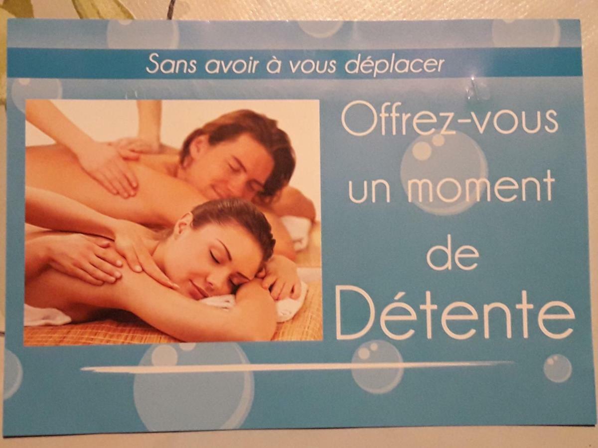 Le Donjon Des Combes Et Son Spa ฟายองซ์ ภายนอก รูปภาพ