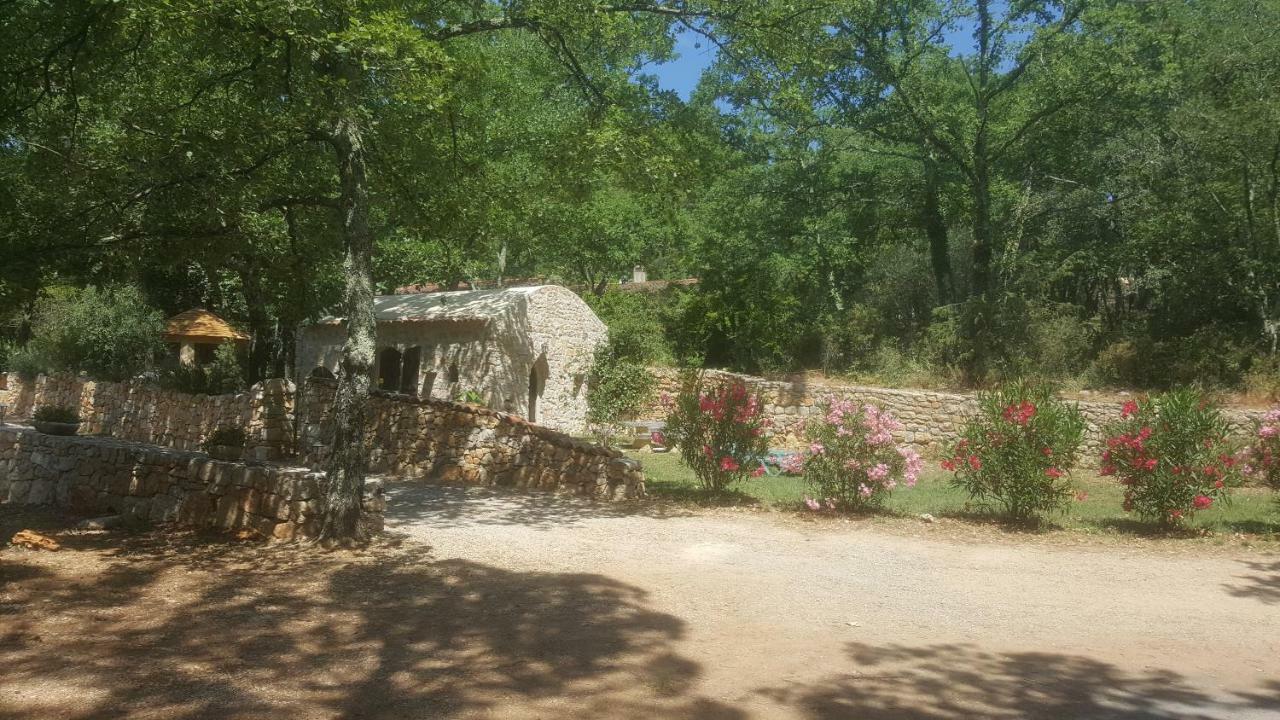 Le Donjon Des Combes Et Son Spa ฟายองซ์ ภายนอก รูปภาพ