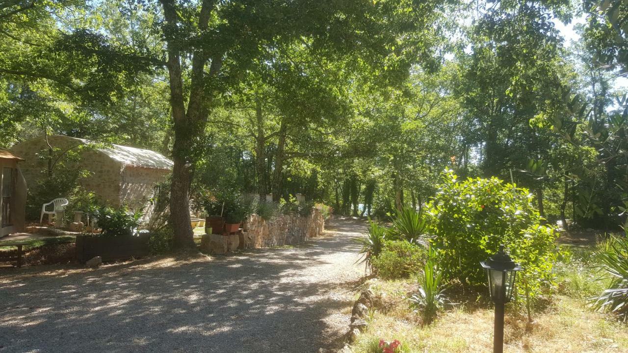 Le Donjon Des Combes Et Son Spa ฟายองซ์ ภายนอก รูปภาพ