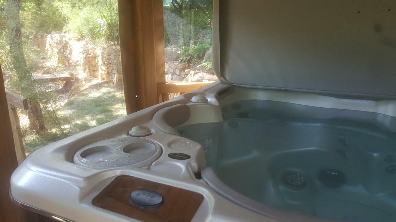 Le Donjon Des Combes Et Son Spa ฟายองซ์ ภายนอก รูปภาพ